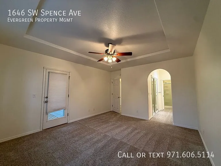 1646 SW Spence Ave — Photo 18
