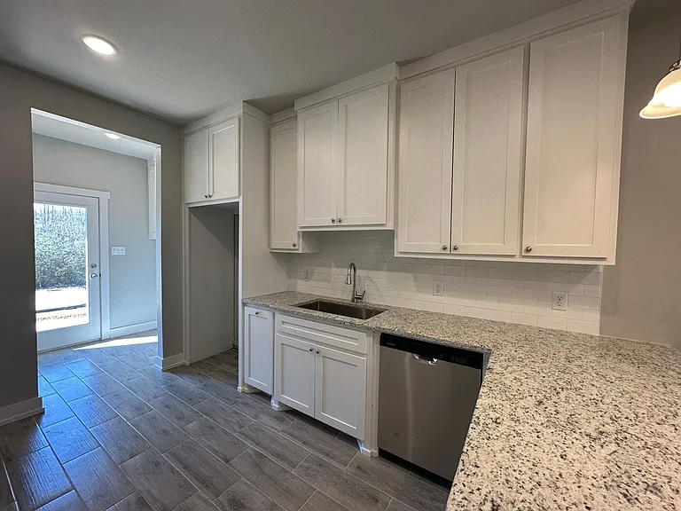 205 Lindsey Ln — Photo 7