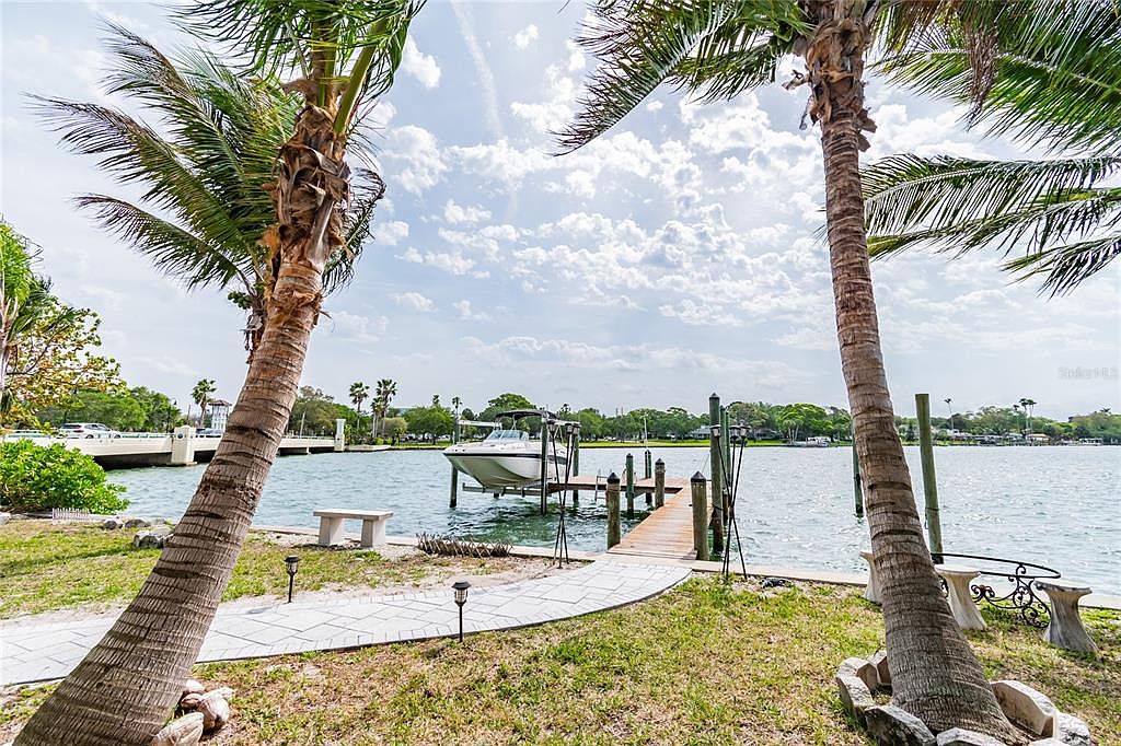 7800 Causeway Blvd S, Saint Petersburg, FL 33707 | Zillow