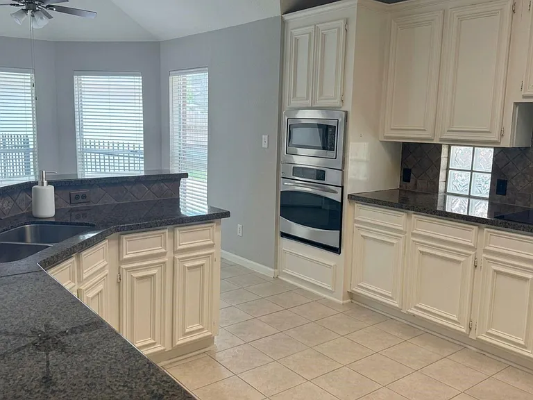 4514 Pebblestone Dr — Photo 8