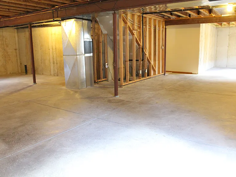 762 Kaitlyn Cir — Photo 19