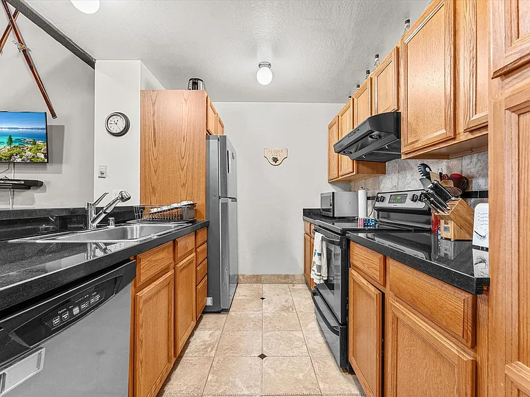 1001 Commonwealth Dr #207 — Photo 9