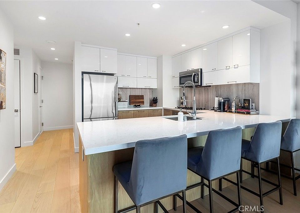 400 S Broadway APT 1701, Los Angeles, CA 90013 | Zillow