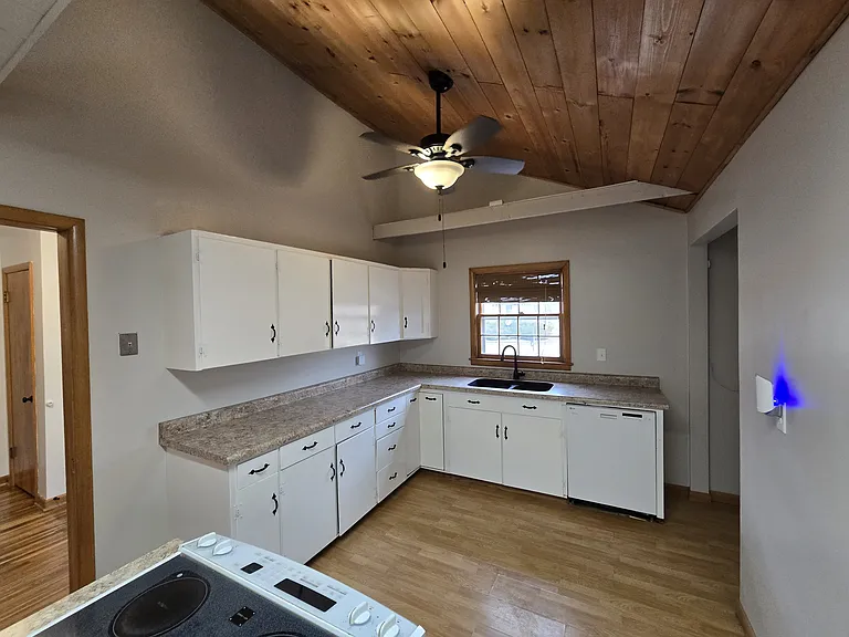 4409 Hickory St — Photo 6