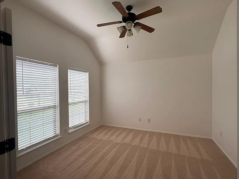 2533 Slalom Dr — Photo 15