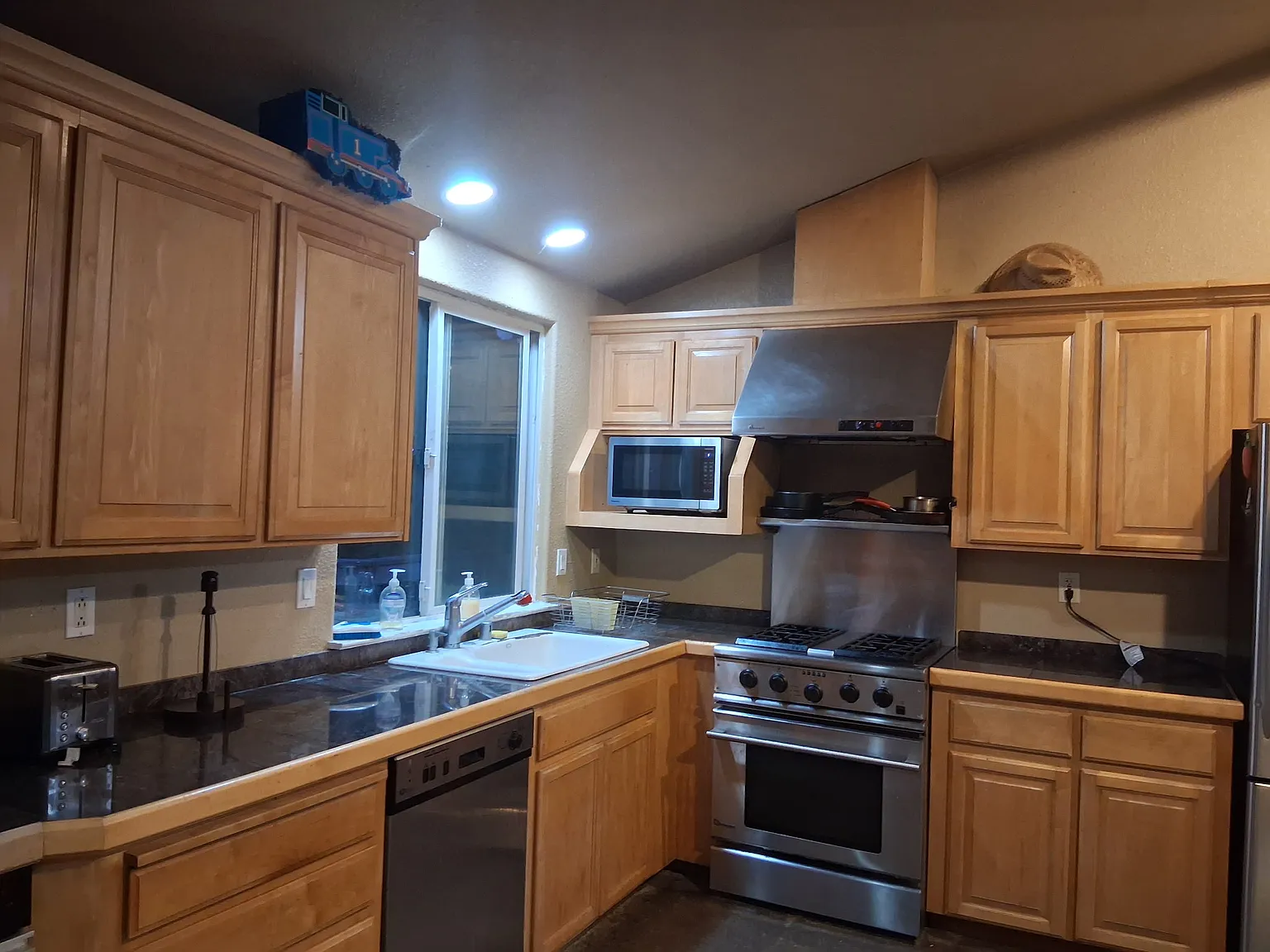 2 bed, 1000 sqft, $2,300 — Photo 4
