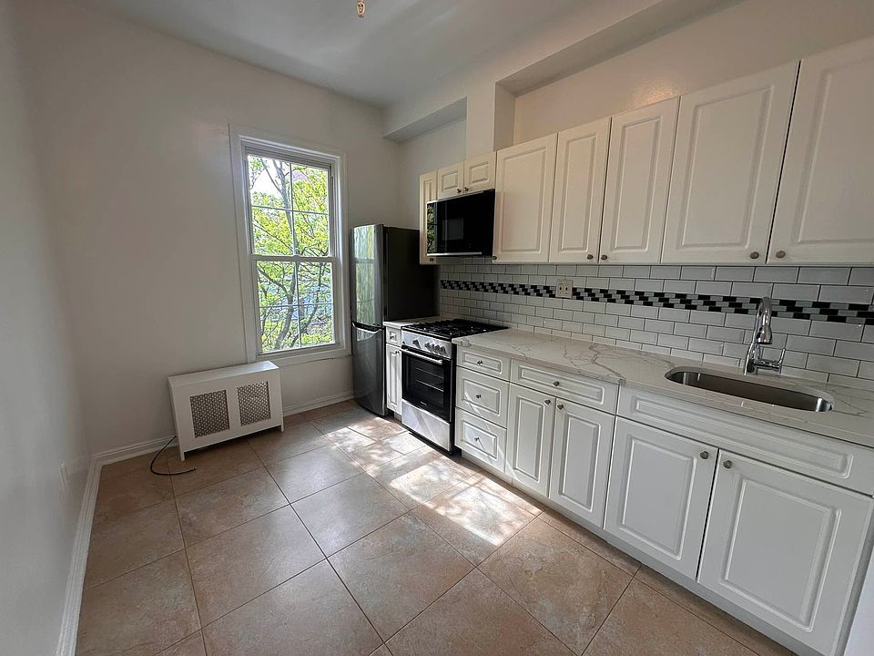1st image of 927 Grand St APT 3F