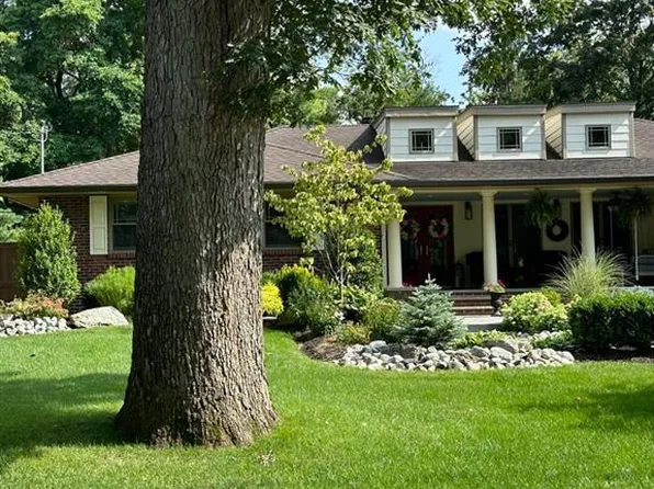 46 Clarendon Ct, Metuchen, NJ 08840
