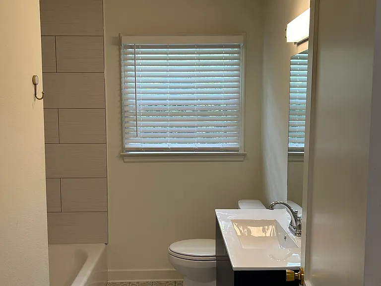 2423 Durwood Rd — Photo 15
