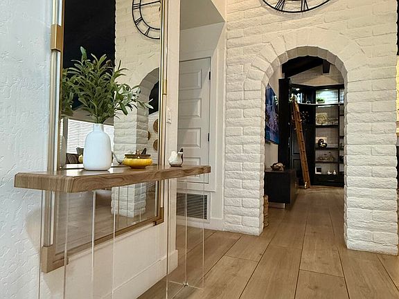 3rd image of 22 W ROYAL PALM Road