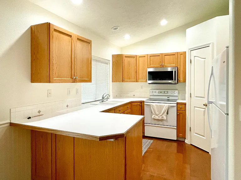539 Fall Dr — Photo 4