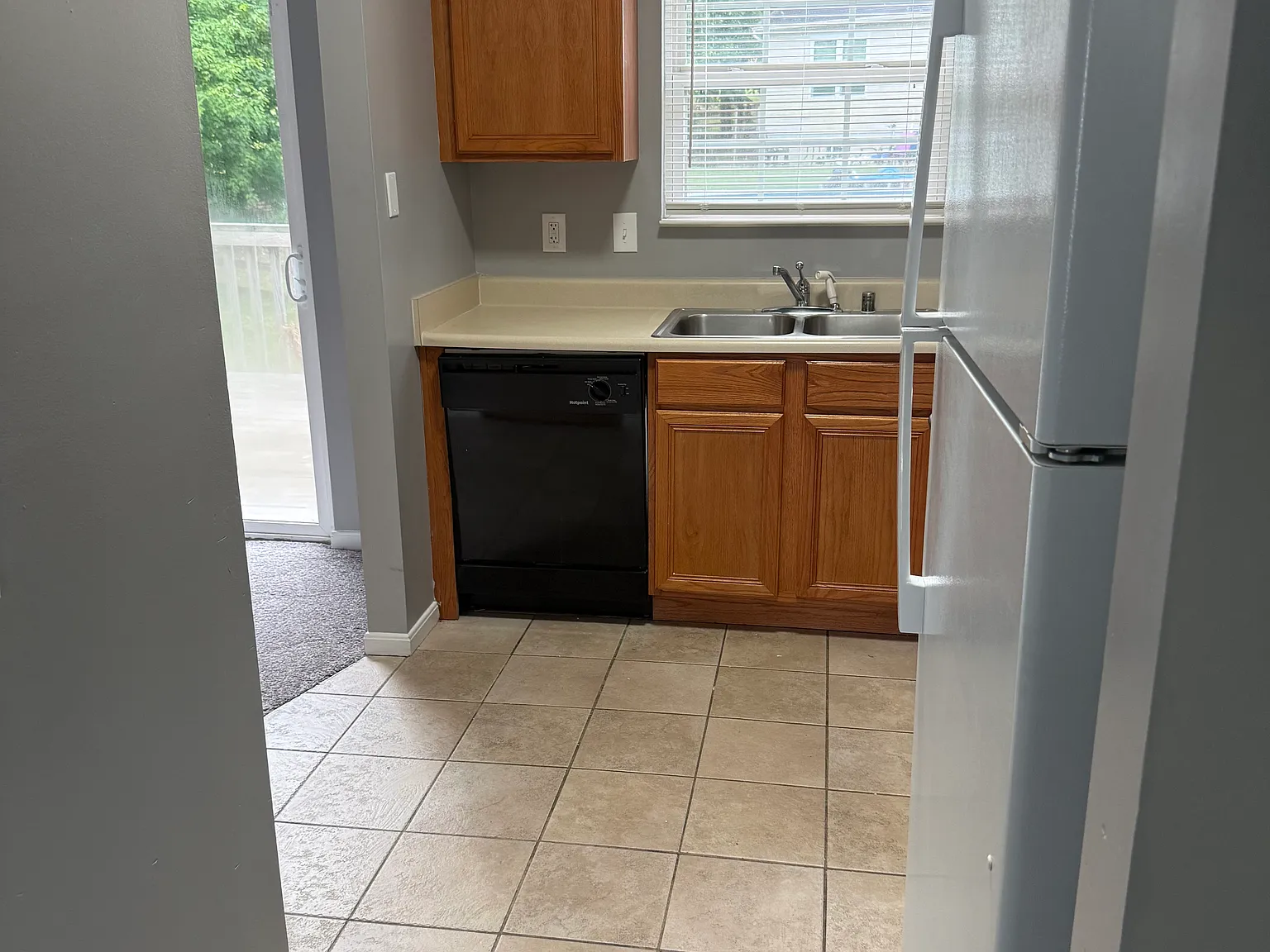 3 bed, 2.5 bath, 1656 sqft, $1,995 — Photo 3