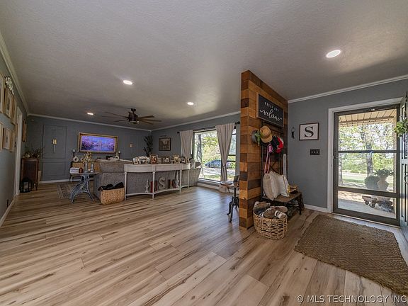 5th image of 222 N Oak Grove Rd