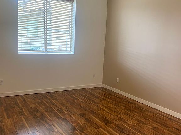 4th image of 449 SE Washington St #441