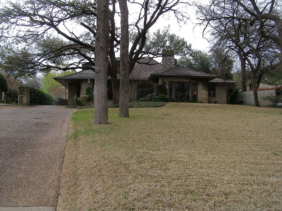 Deep lawn with double driveway to front door