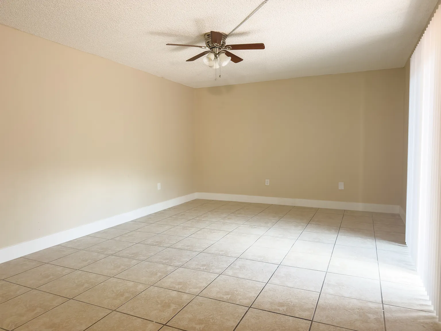 2 bed, 1236 sqft, $1,600 — Photo 4