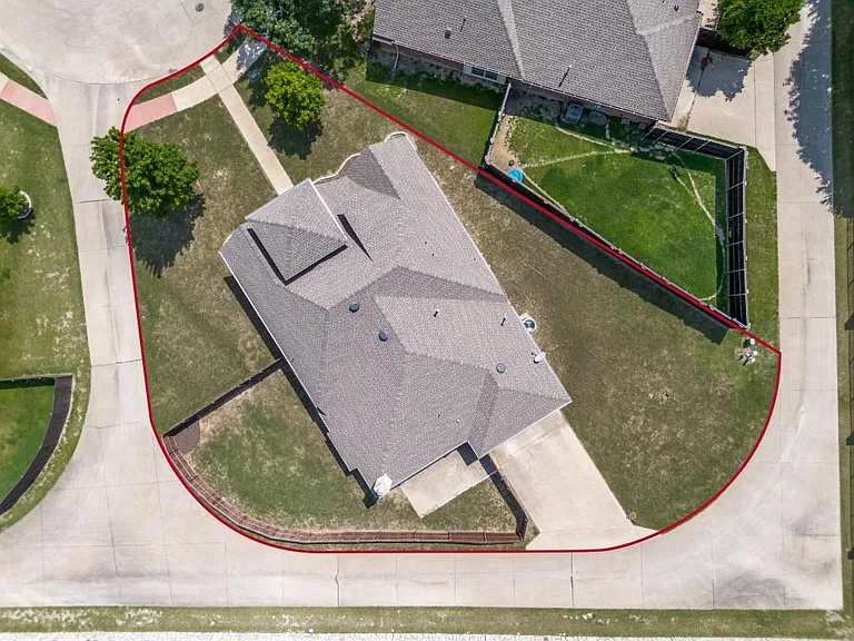 Private corner culdesac lot,