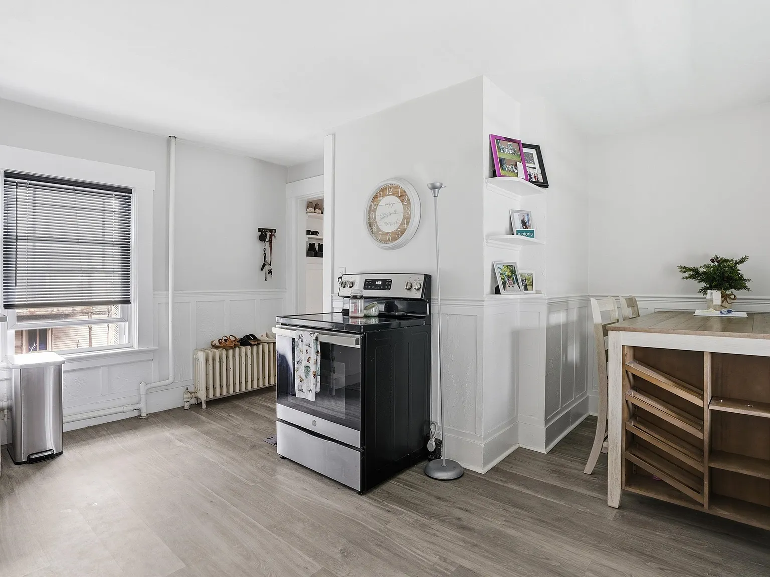 3 bed, 1.0 bath, 1250 sqft, $2,100 — Photo 4