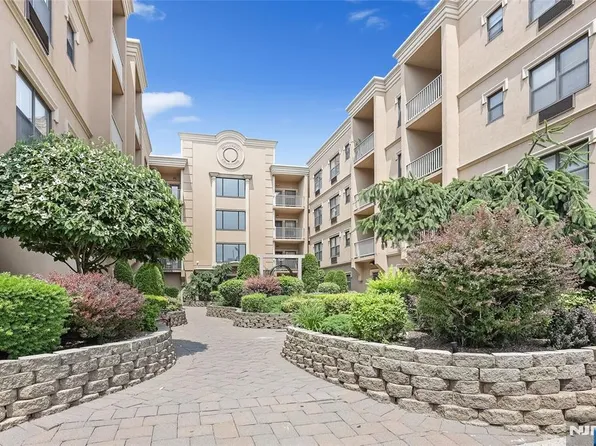 8915 Bergenwood Ave APT 14, North Bergen, NJ 07047