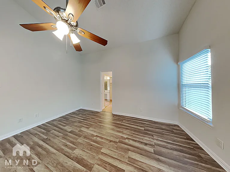 8704 Tigris Trl — Photo 7