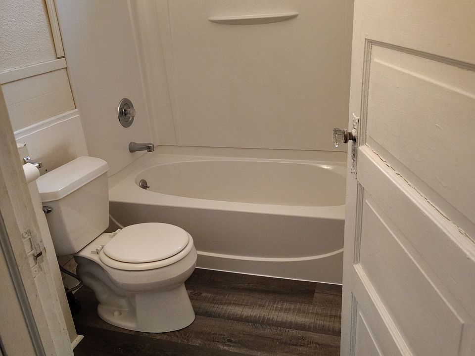 2nd image of 234 W 20th St APT 4