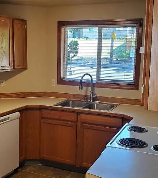 6708 Camellia Ct — Photo 6