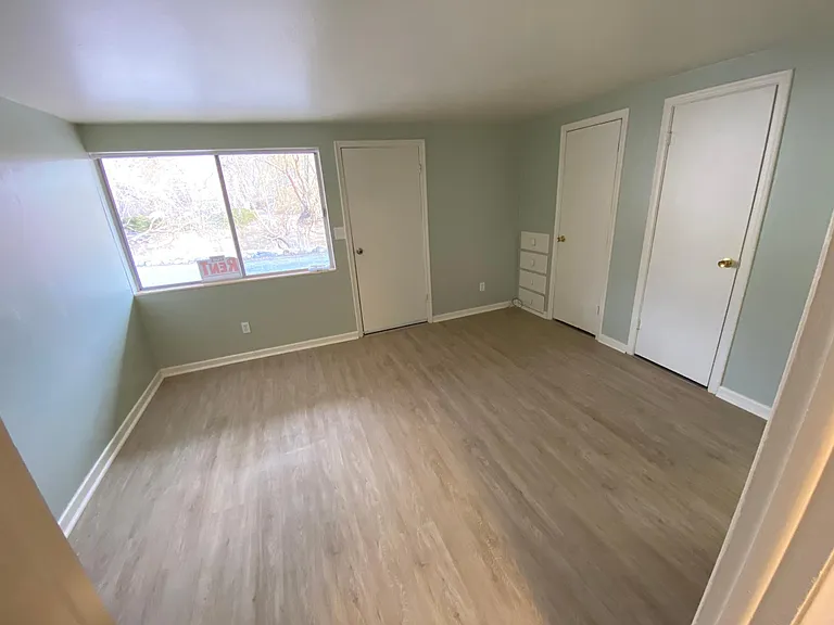 703 Twin Lakes Dr — Photo 2