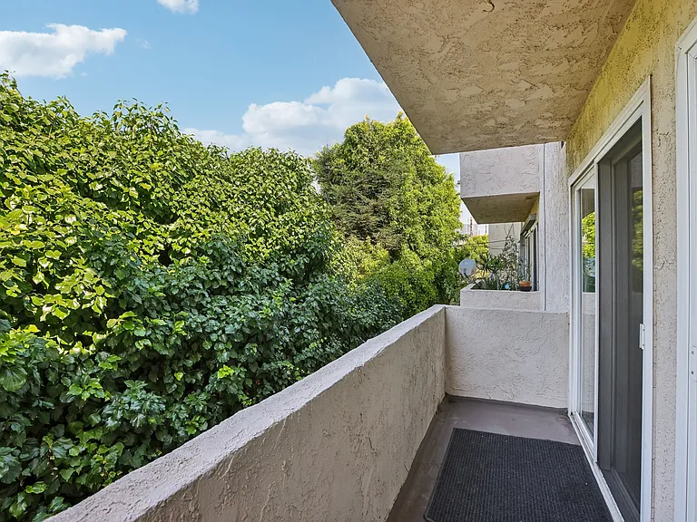 1827 S Barrington Ave #103 — Photo 9