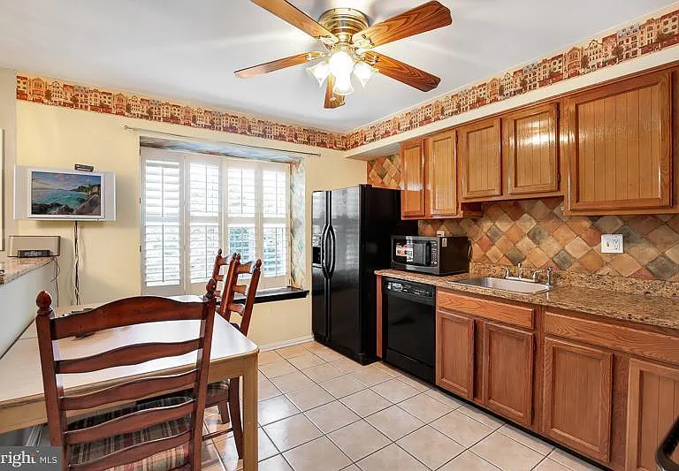 5217 Harbor Court Dr — Photo 3