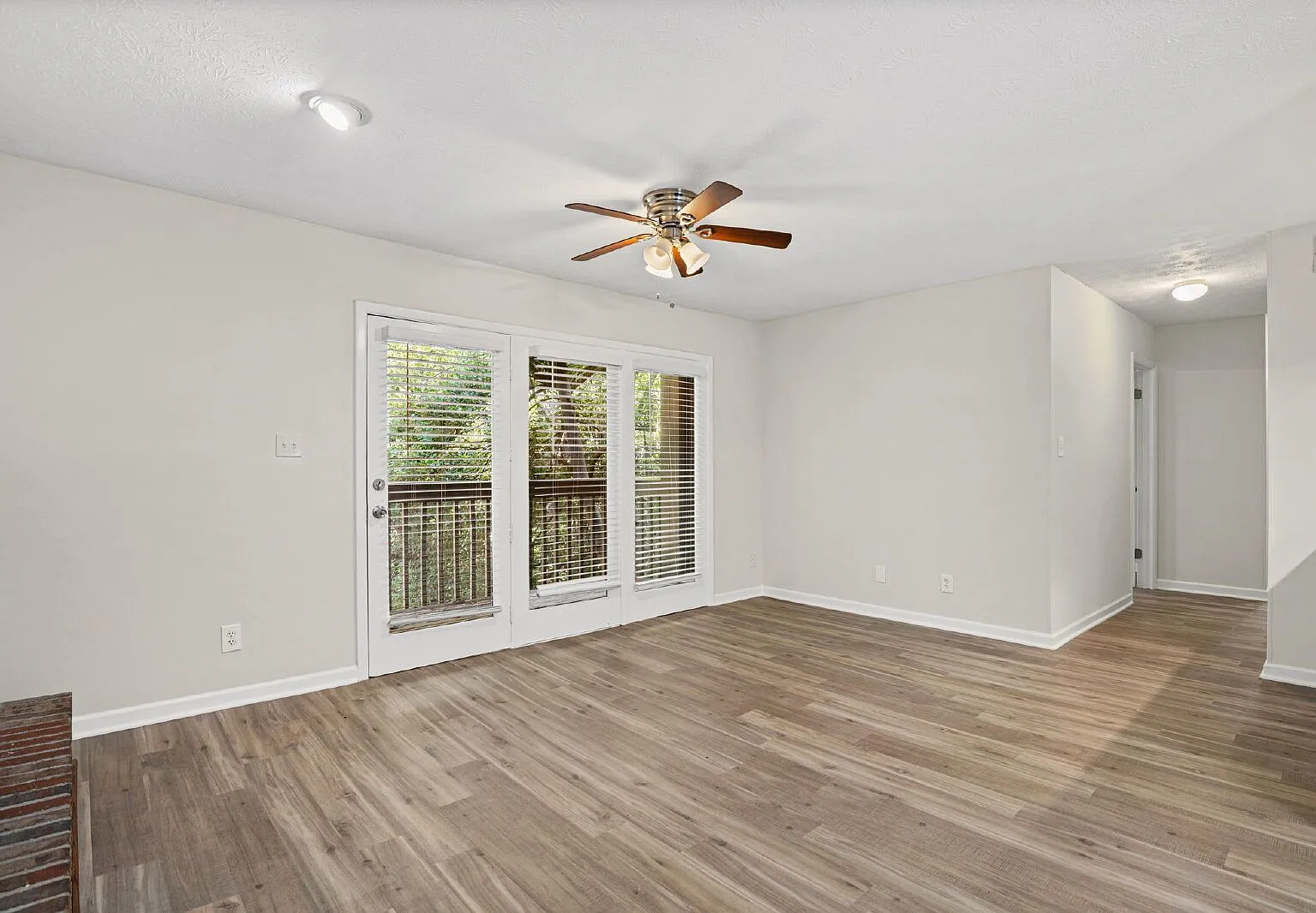 3 bed, 2.0 bath, 1346 sqft, $2,400 — Photo 1