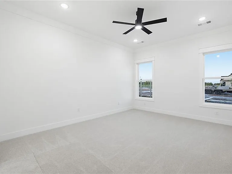 431 Hedge Dr — Photo 12