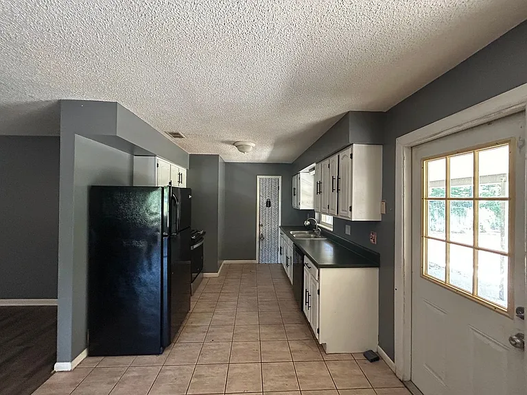 612 NW 9th Ct — Photo 5