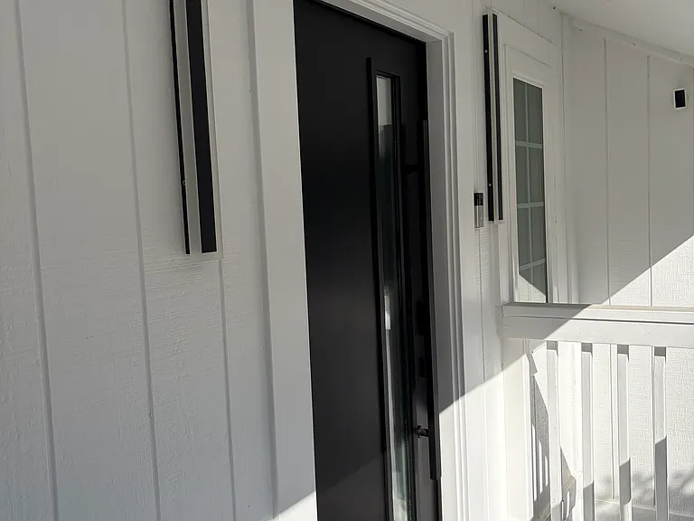805 E Victoria Ct — Photo 2