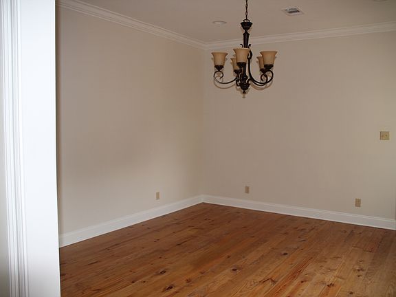 DINING ROOM - 15' X 13 1/2'