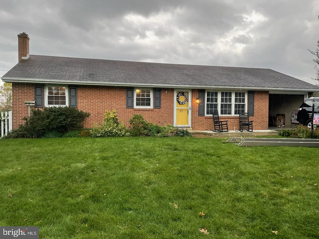 23 Hillcrest Dr photo 1