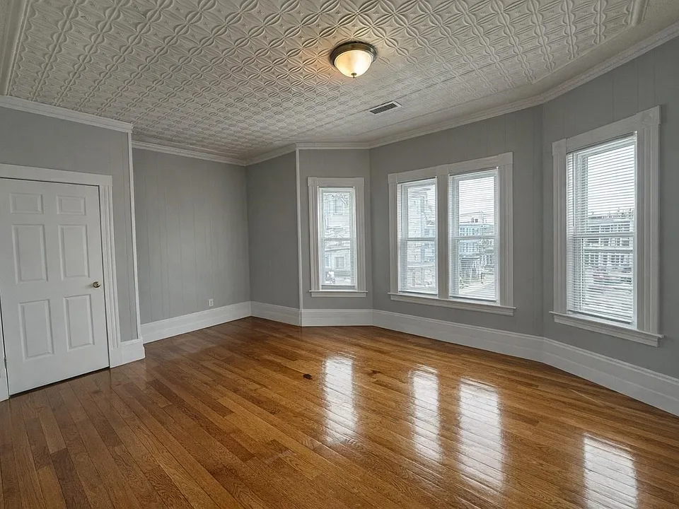 133 University Ave #6