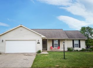 701 Wingstem Dr, Saint Joseph, IL 61873