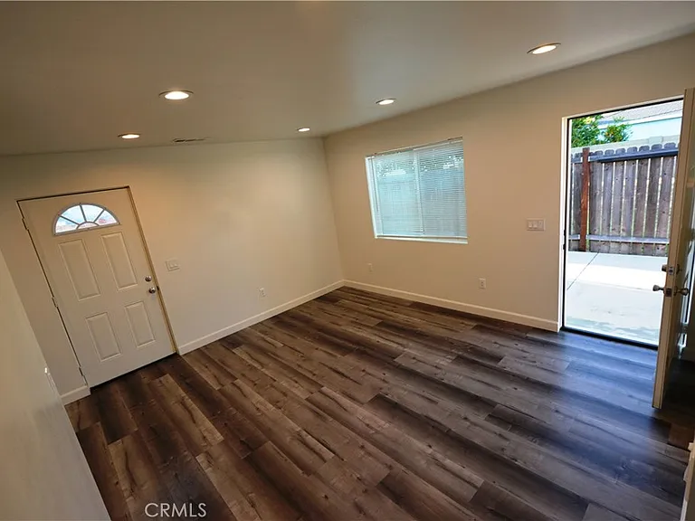 18328 Devlin Ave — Photo 11
