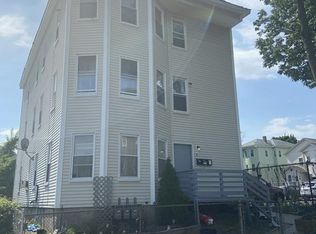8 Chelsea St, Worcester, MA 01610