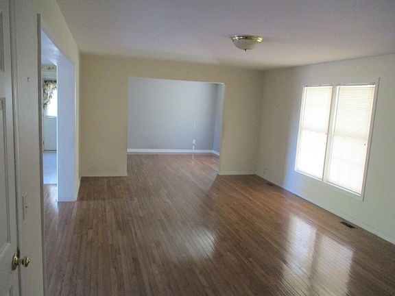 2nd image of 2475 Hickory Ave