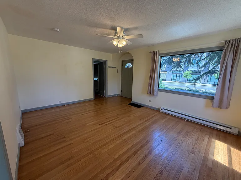 1600 Columbia St — Photo 11