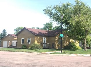 527 3rd St SE, Watertown, SD 57201