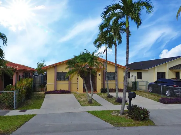 2783 W 70th St, Hialeah, FL 33016