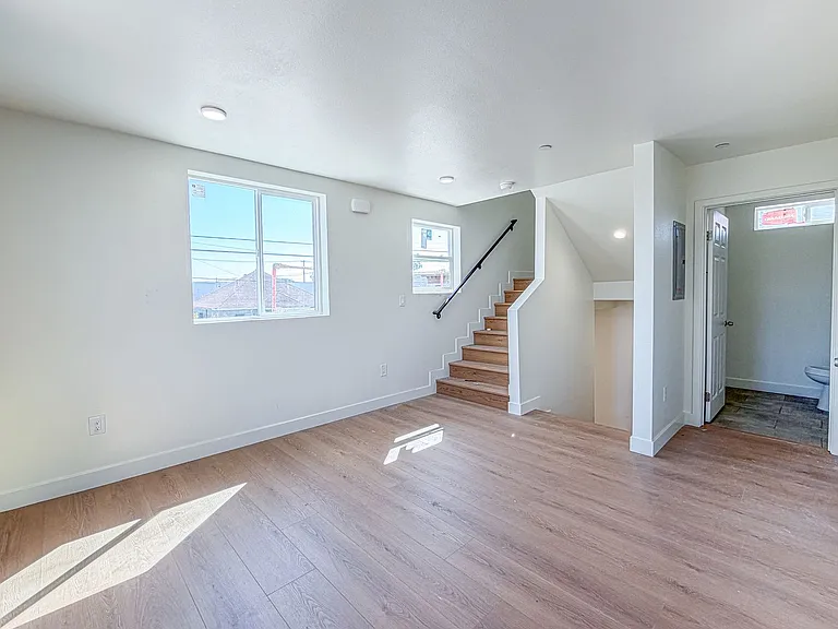 423 E 31st St — Photo 57