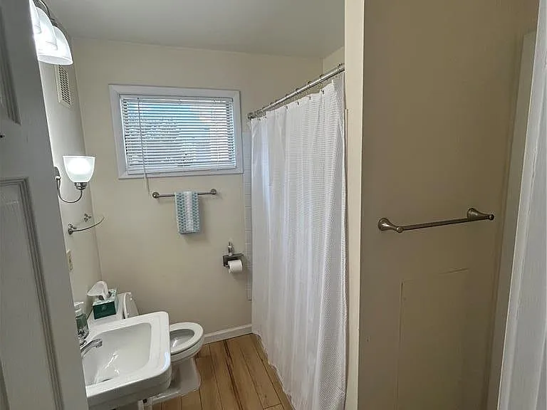 210 E Goepp St — Photo 9