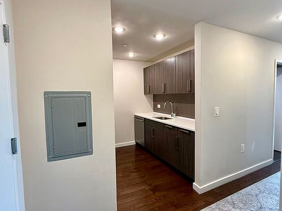 5th image of 12-15 Broadway #713