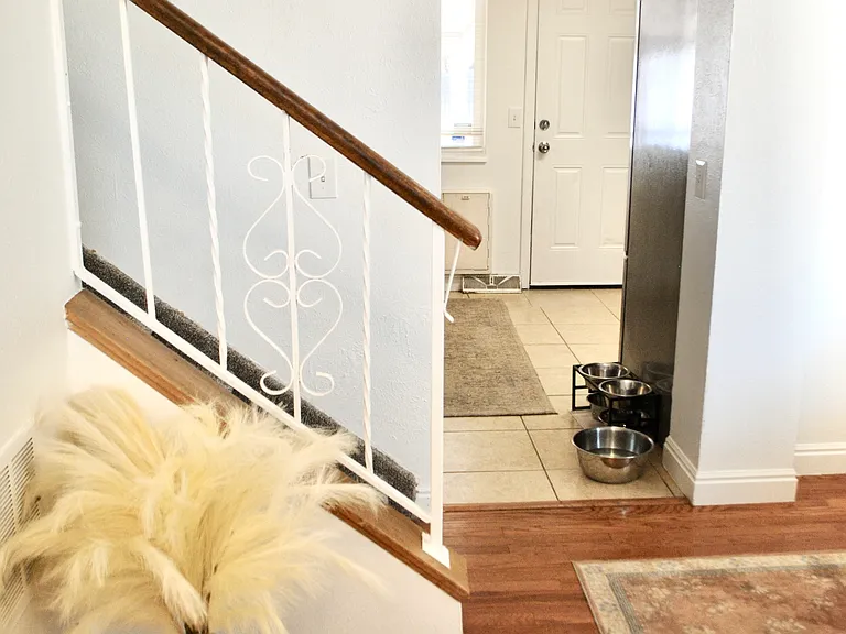 Interior entryway