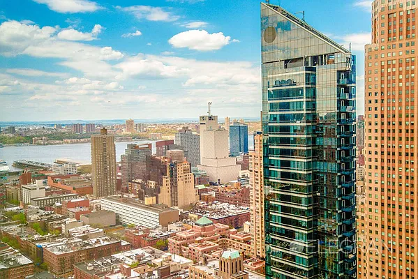 Sold by (Legacy) Elegran | media 7