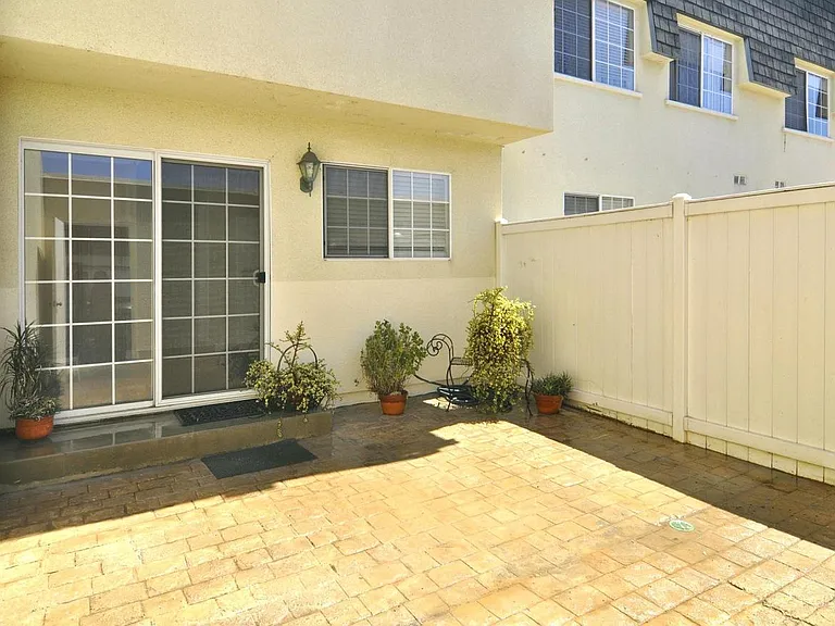 19200 Hamlin St #4 — Photo 13