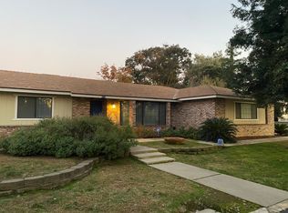 9694 E Belmont Ave, Sanger, CA 93657